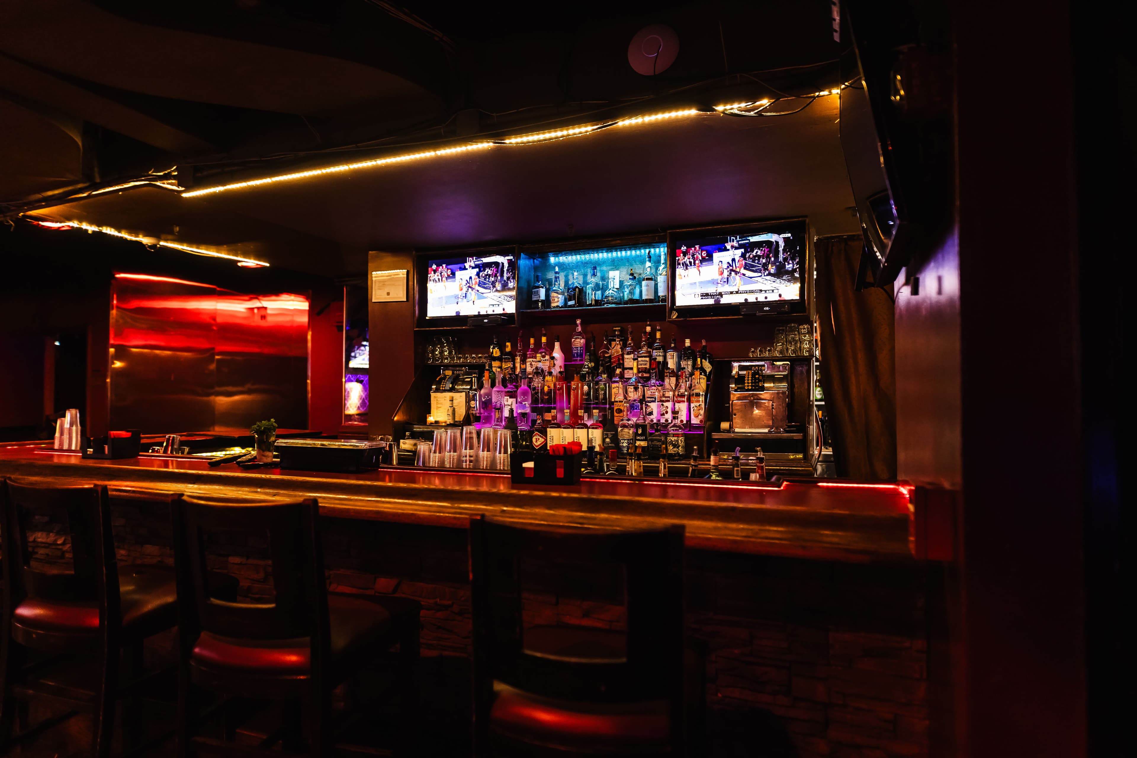 Cheers / Bar 13